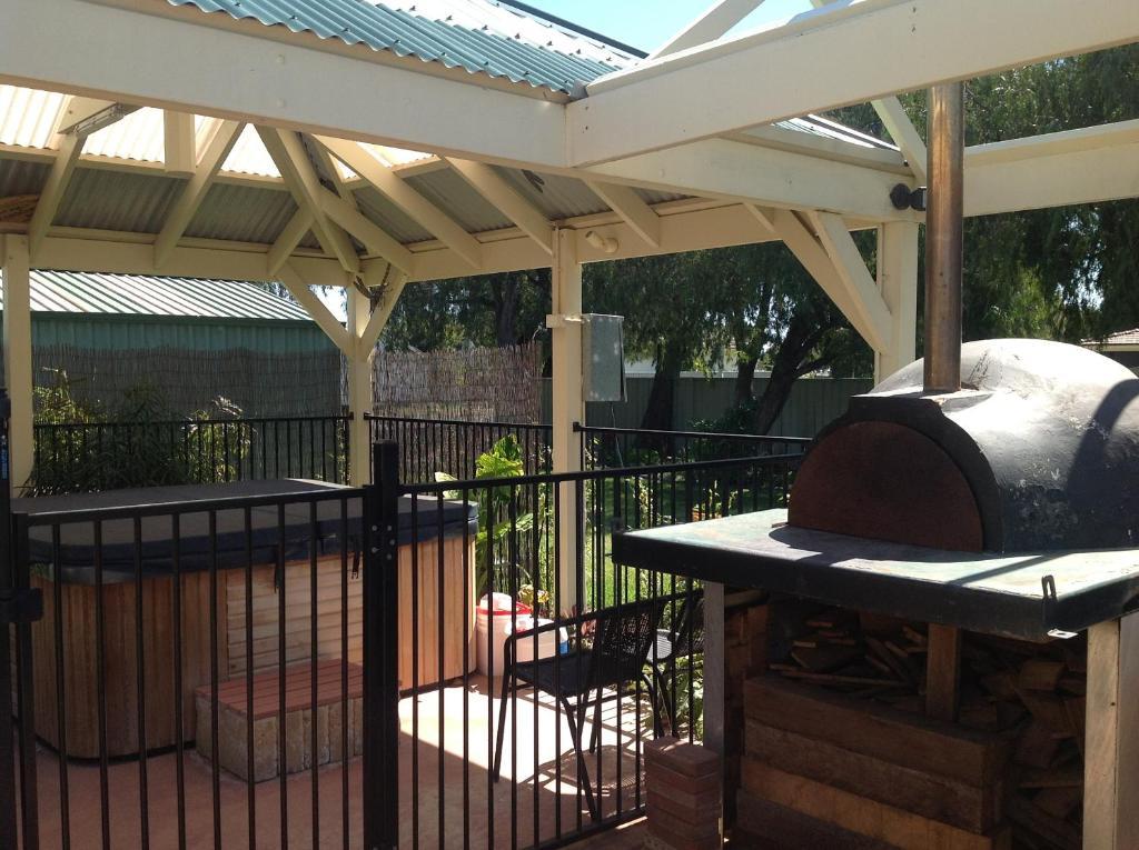 Busselton Guest House Экстерьер фото